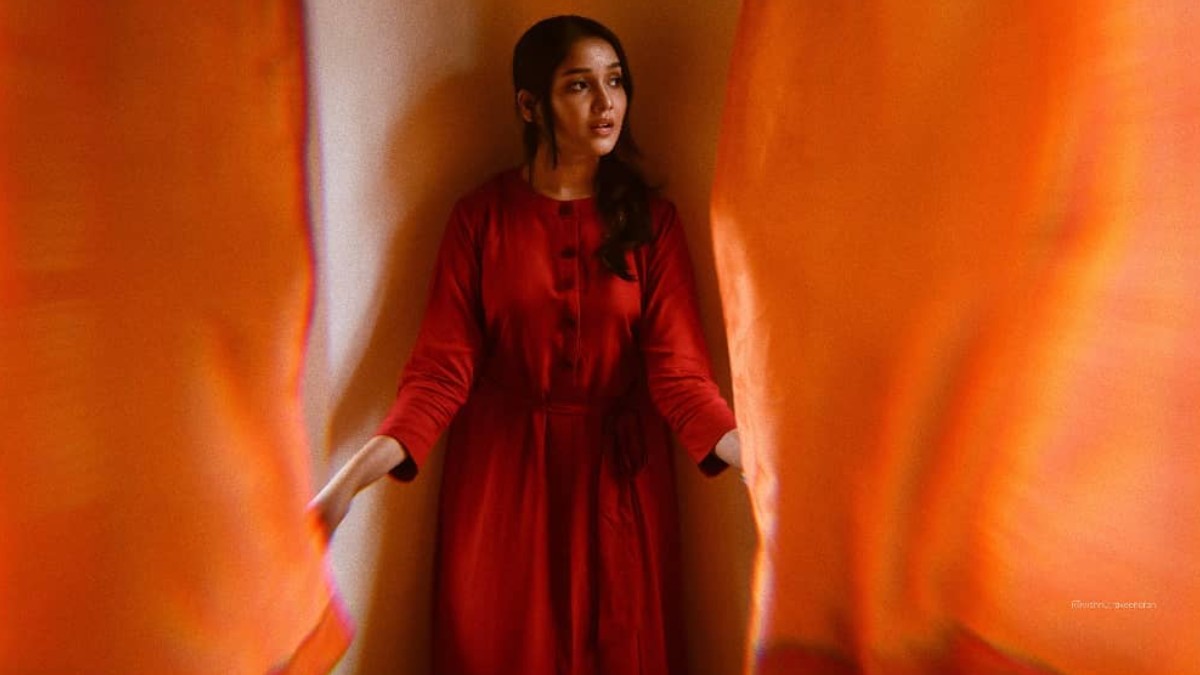 Actress anikha surendran hot photos goes viral