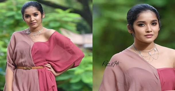 Actress anikha surendran hot photos goes viral