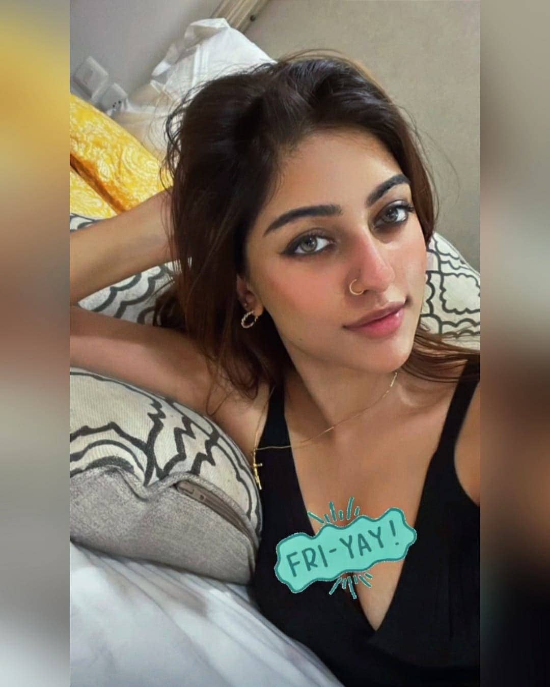 Actress anu emmaneul glamour show photos in hot sleeveless tops