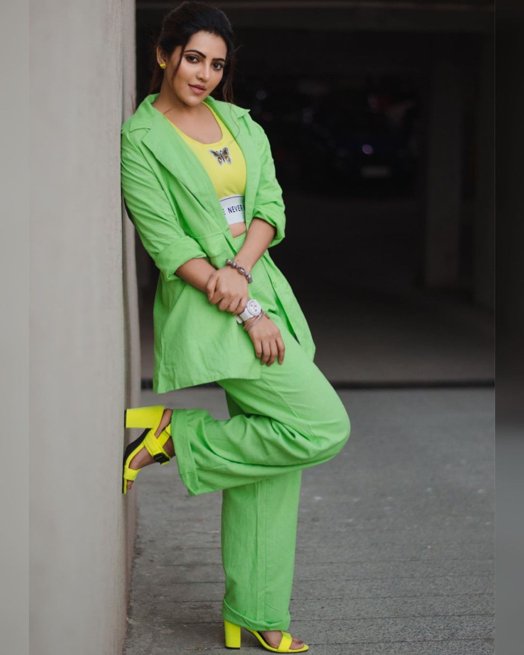 Actress athulya ravi hot photos in green suit