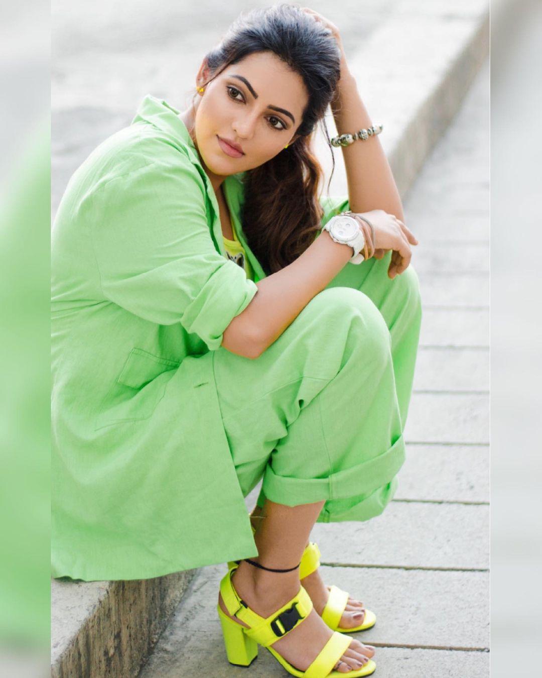 Actress athulya ravi hot photos in green suit
