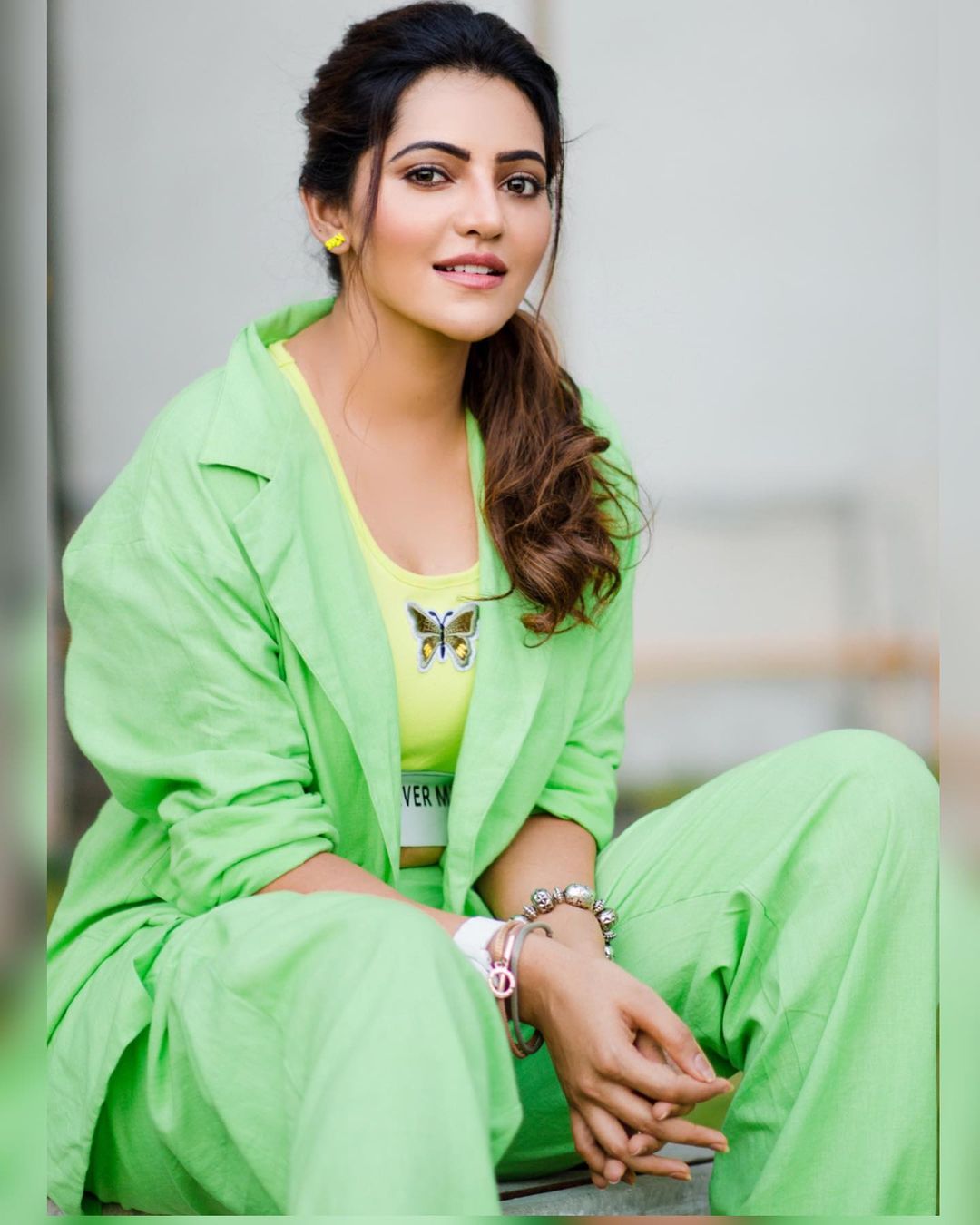 Actress athulya ravi hot photos in green suit