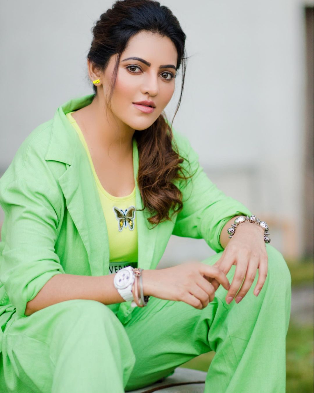 Actress athulya ravi hot photos in green suit