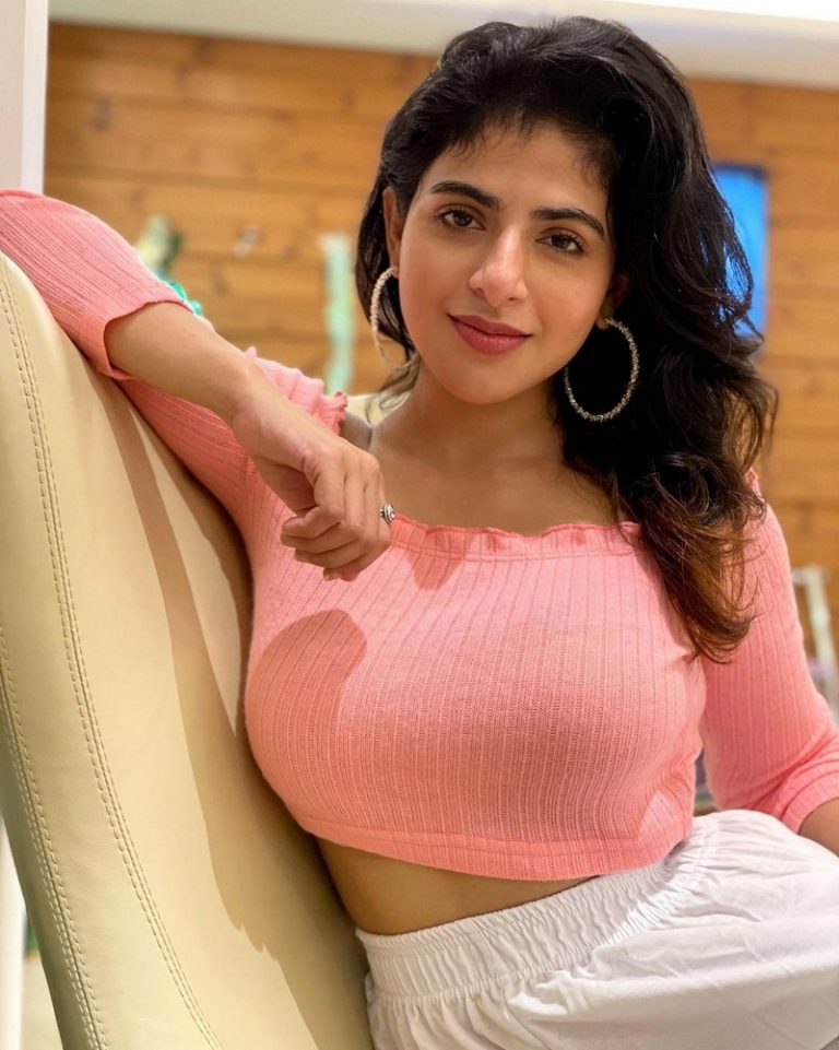 Actress iswarya menon hot stills close up glamour photos