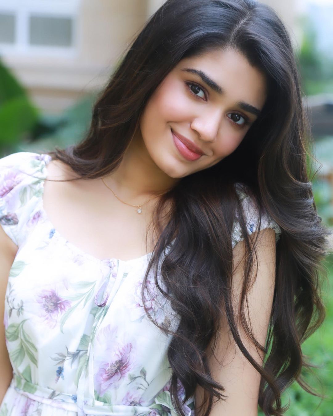 Actress krithi shetty hot photos in white gown