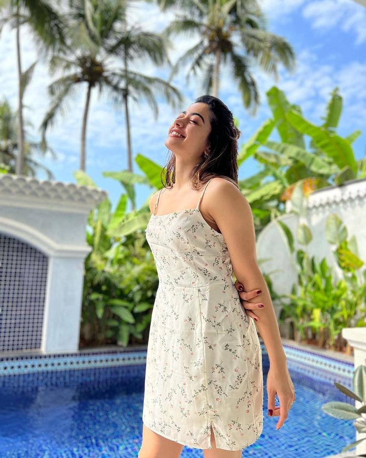 Actress rashmika mandanna photos with her puppy