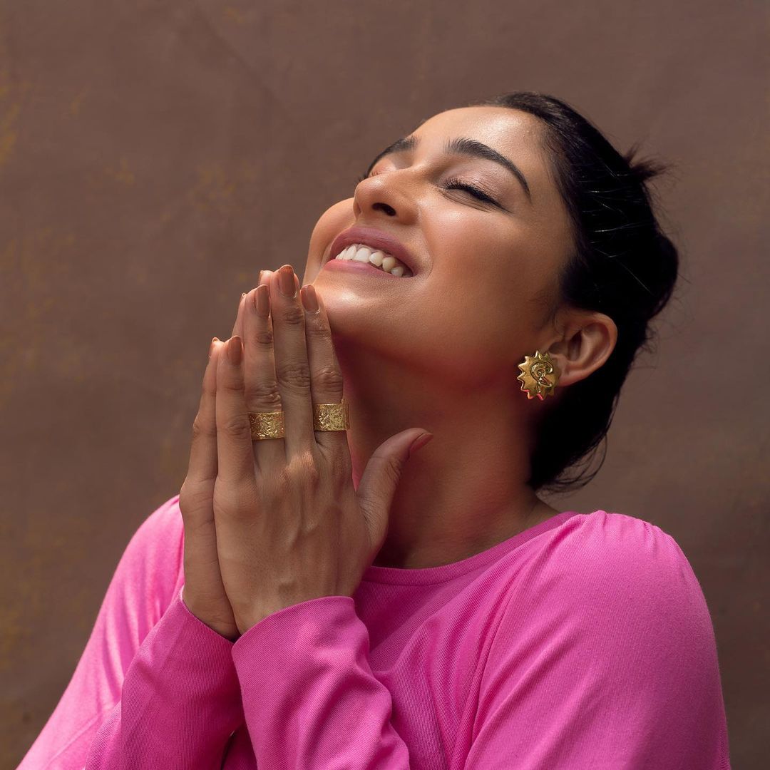 regina cassandra close photo with sundeep made rumours of loving each other viral photo