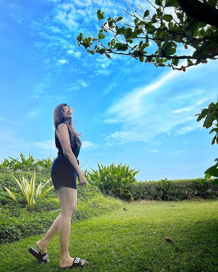 Actress aathmika hot latest photos in shorts and top