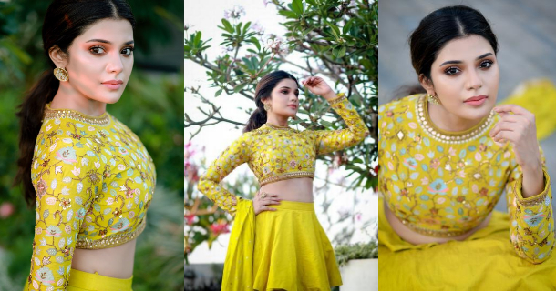 Actress aathmika hot latest photos in shorts and top