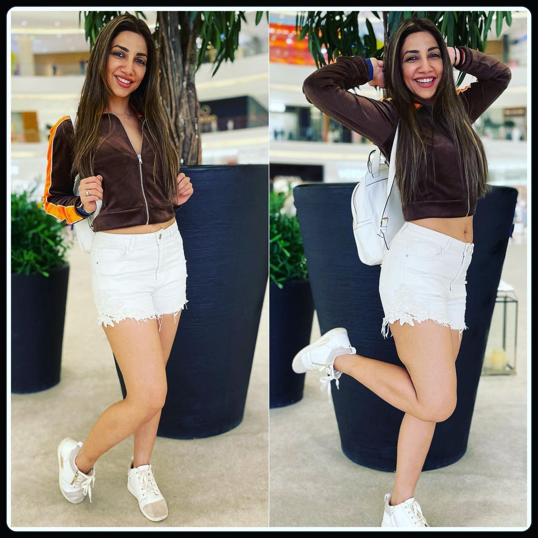 Vj bhavana balakrishnan hot photos in glamour dress