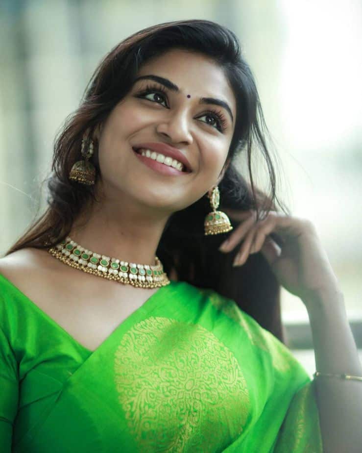 Actress indhuja ravichandran hot photos in green colour saree viral