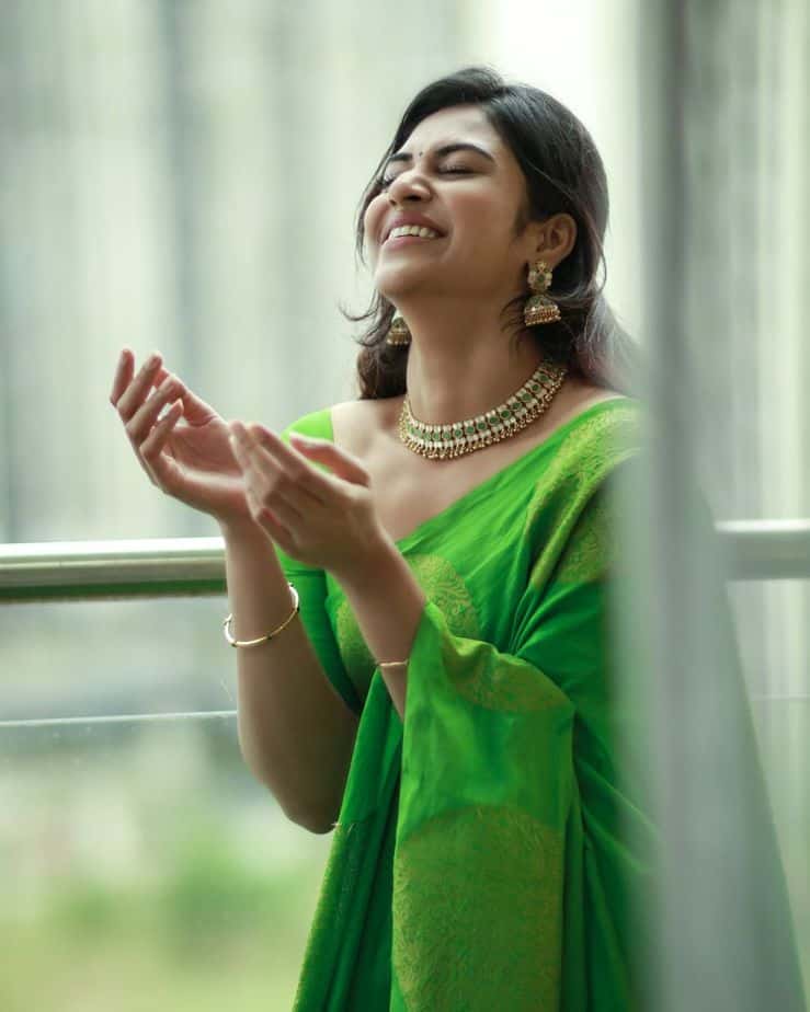 Actress indhuja ravichandran hot photos in green colour saree viral