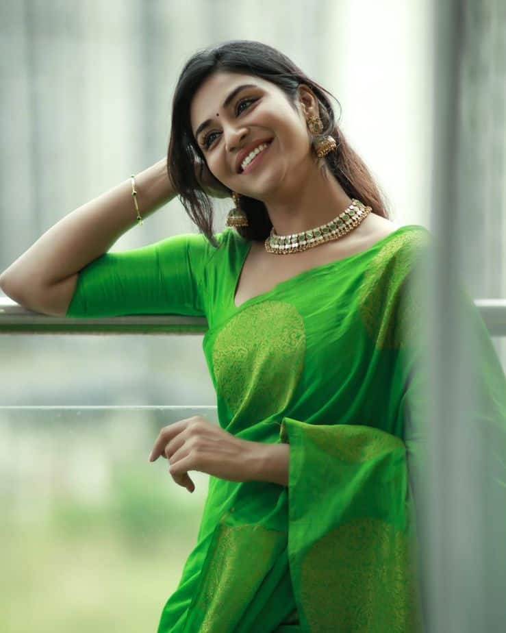 Actress indhuja ravichandran hot photos in green colour saree viral