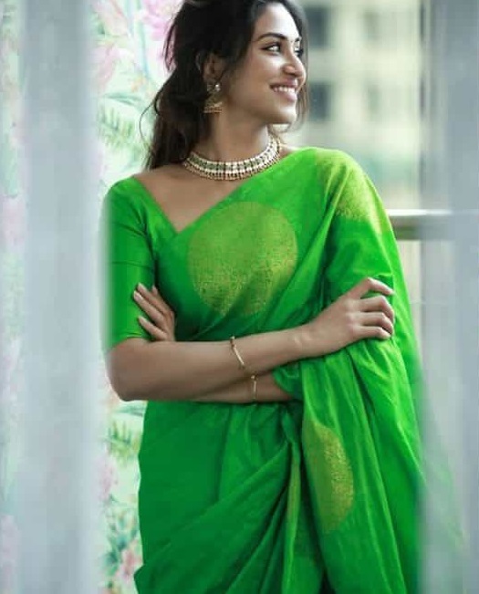 Actress indhuja ravichandran hot photos in green colour saree viral
