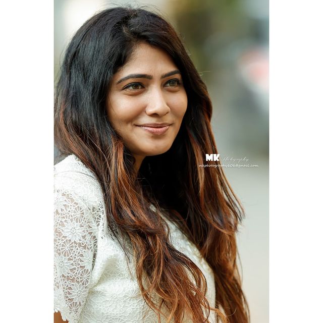 Biggboss julie hot photos while playing cricket photos goes viral