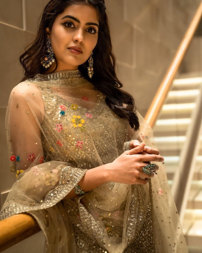 Actress amritha aiyer hot photos in traditional dress