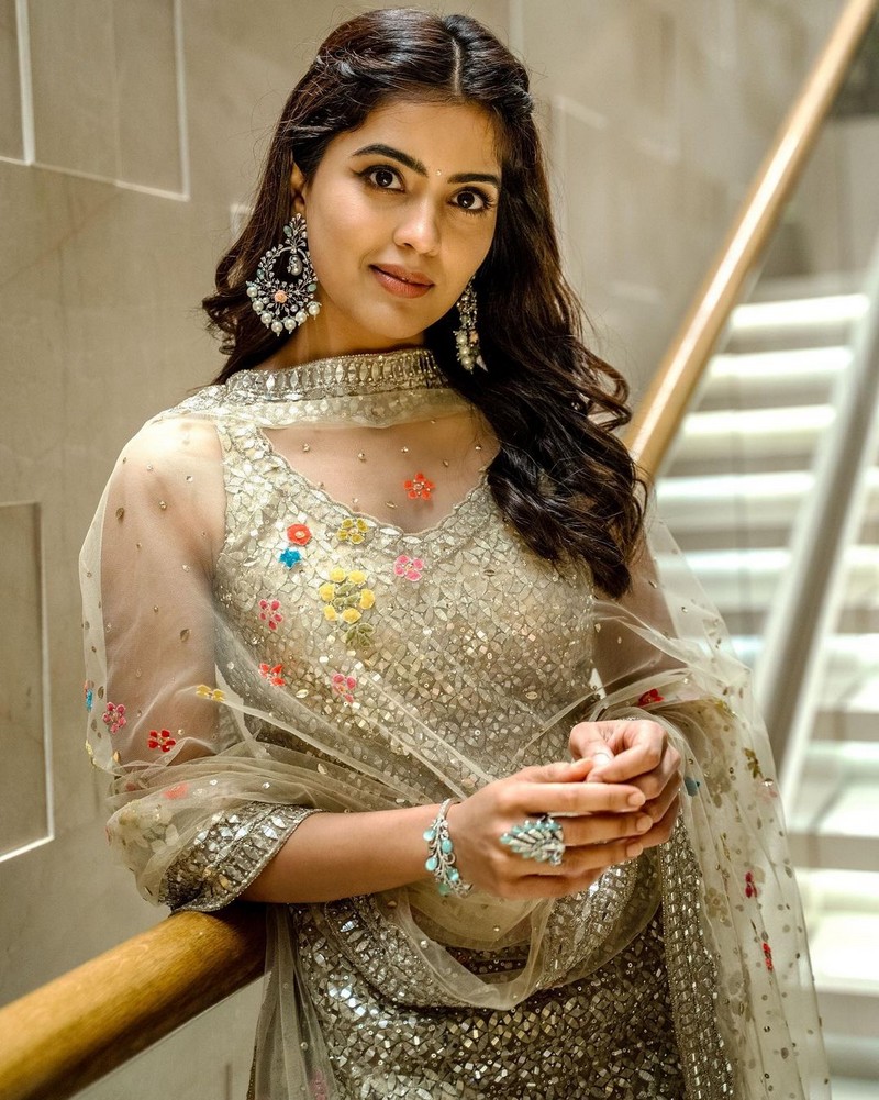 Actress amritha aiyer hot photos in traditional dress