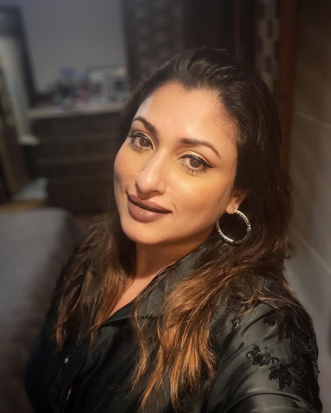 Actress malavika hot photos in black modern dress