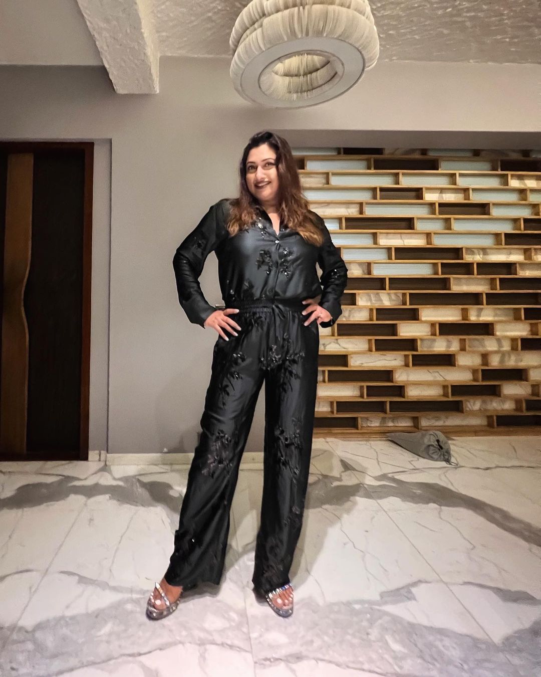 Actress malavika hot photos in black modern dress