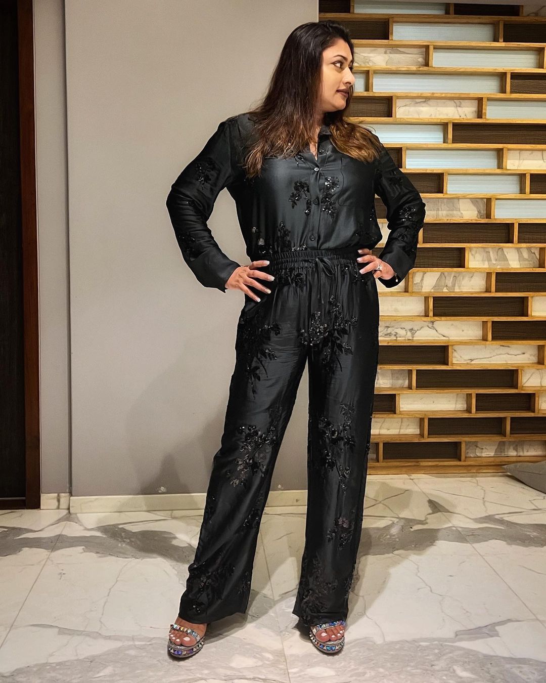 Actress malavika hot photos in black modern dress