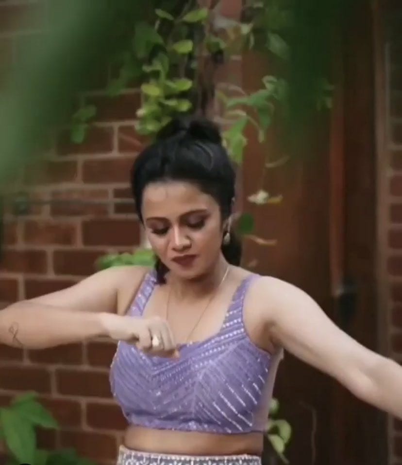 Vj anjana rangan hot photos in purple glamour dress