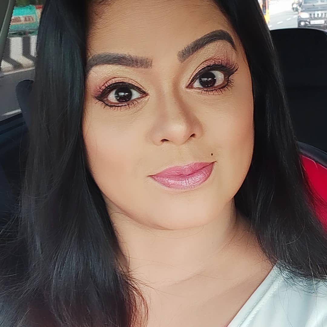 Serial actress devipriya hot selfie photos viral on social media