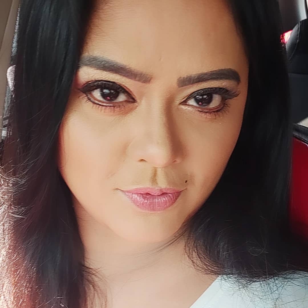 Serial actress devipriya hot selfie photos viral on social media