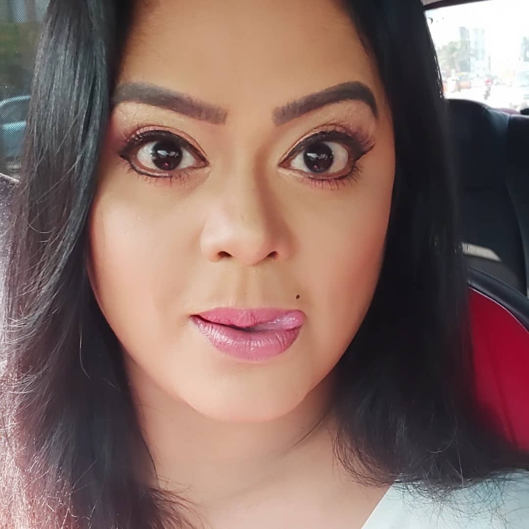 Serial actress devipriya hot selfie photos viral on social media