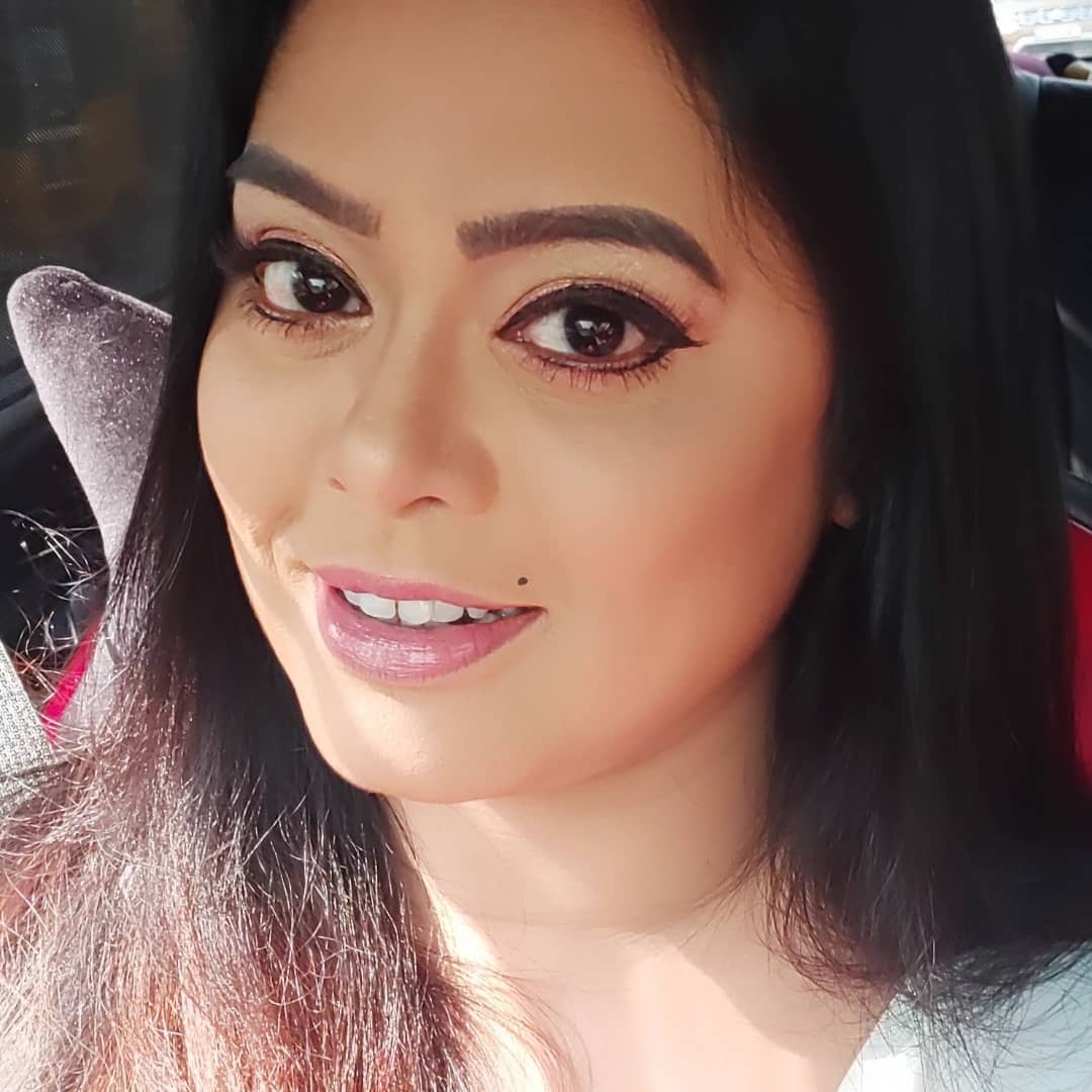 Serial actress devipriya hot selfie photos viral on social media