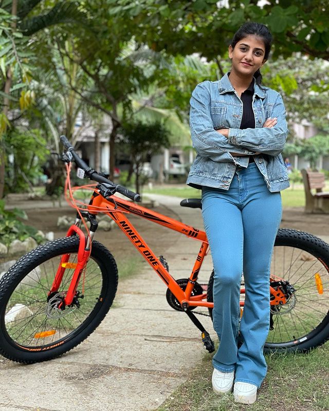 Actress gabriella charlton hot photos in cycle 1