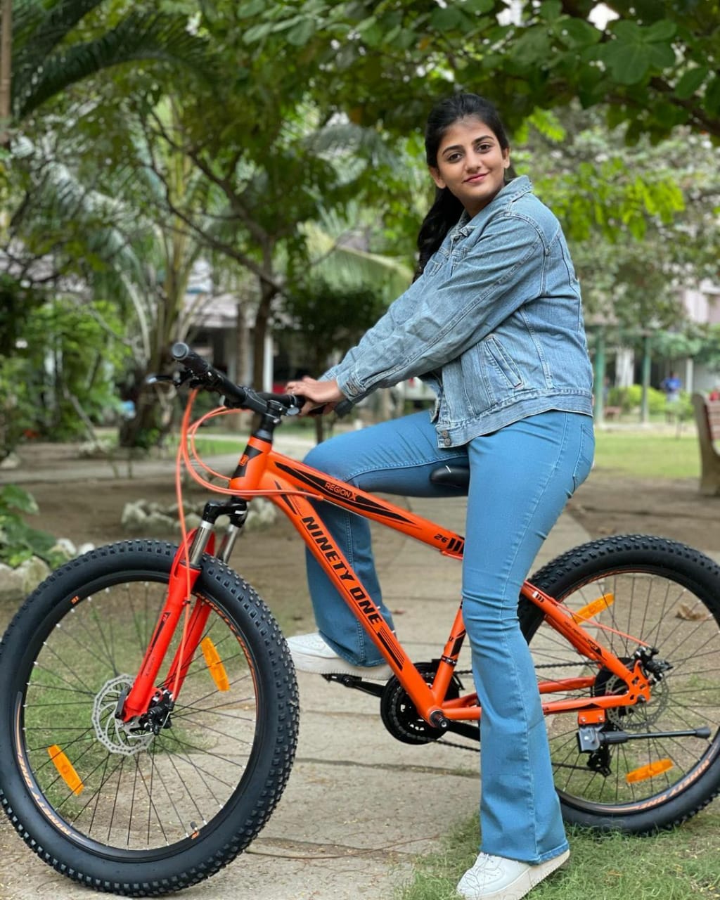 Actress gabriella charlton hot photos in cycle 1