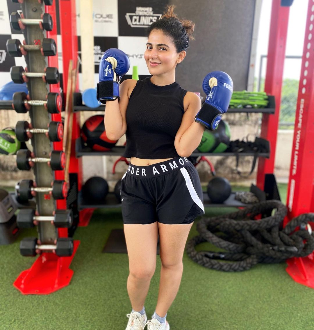 Actress iswarya menon hot gym photos getting viral