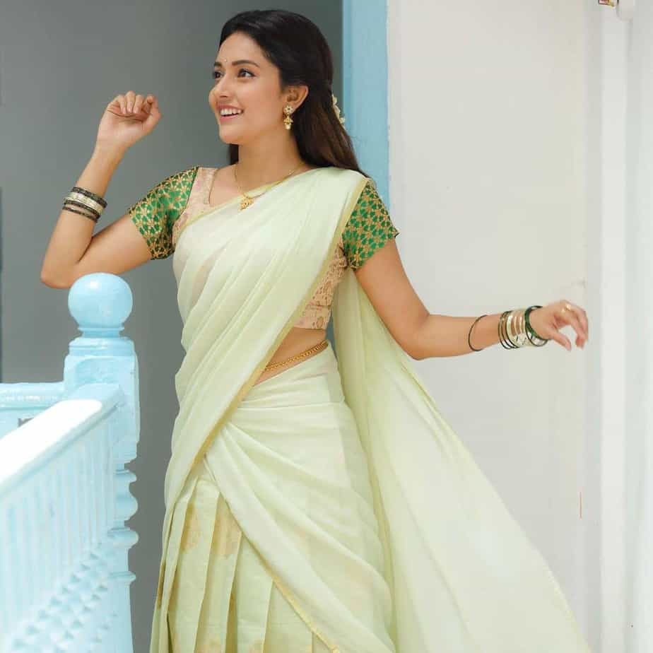 Actress mahima nambiar hot photos in half saree goes viral