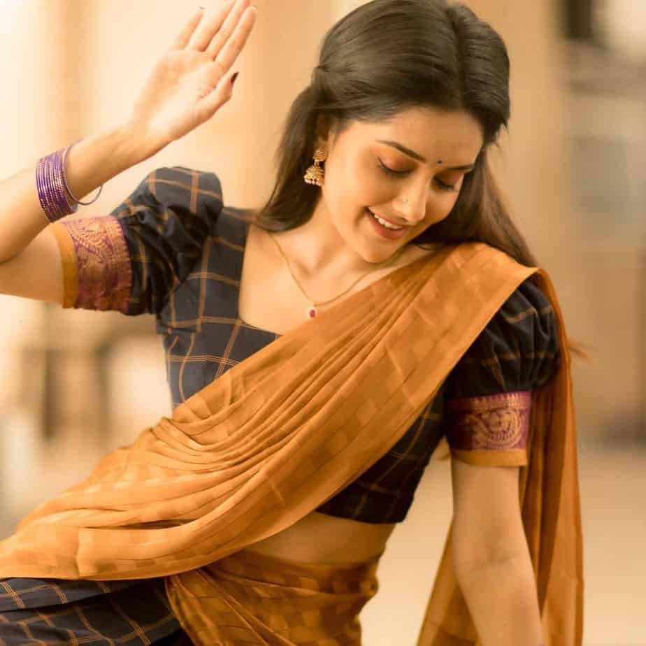 Actress mahima nambiar hot photos in half saree goes viral