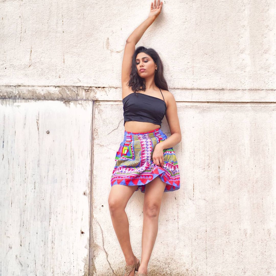 Actress manisha yadhav hot photos in short skirt and slip