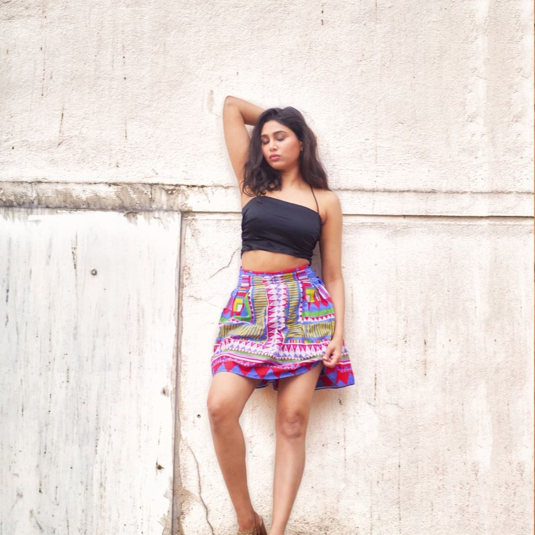 Actress manisha yadhav hot photos in short skirt and slip