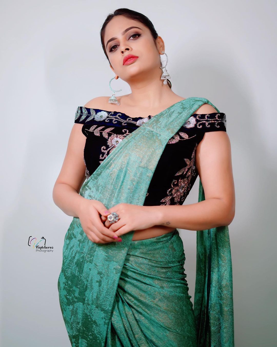 Actress nandita swetha hot photos in saree goes viral