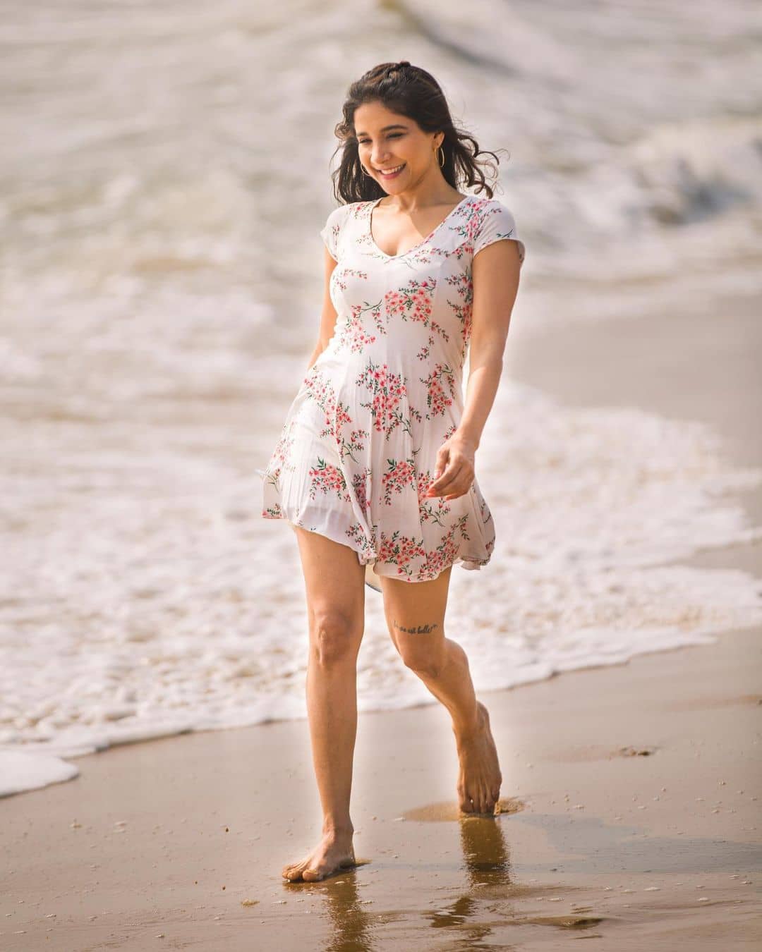 Actress sakshi agarwal hot short gown photoshoot