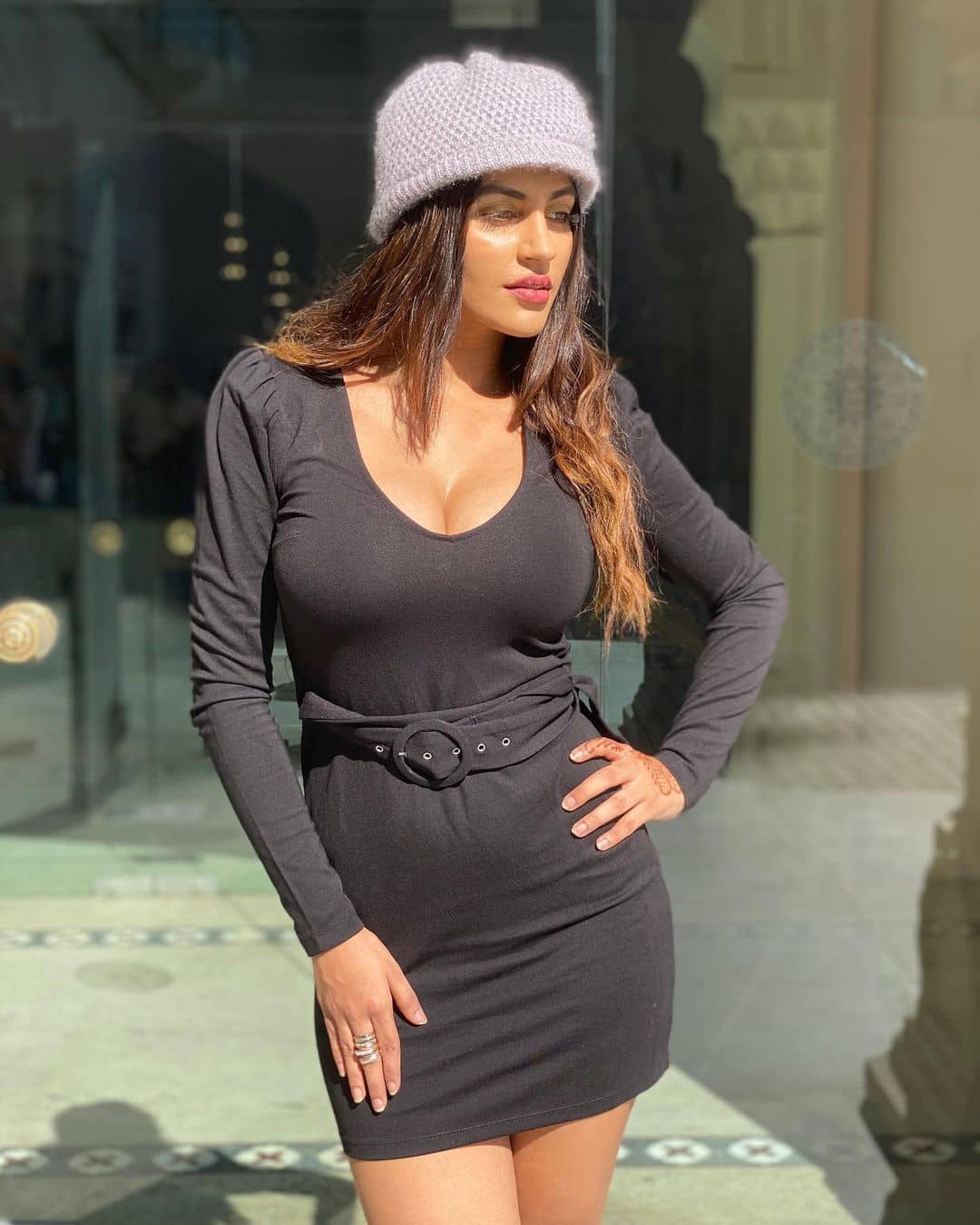 Actress yashika anandh hot photos in black dress without pant