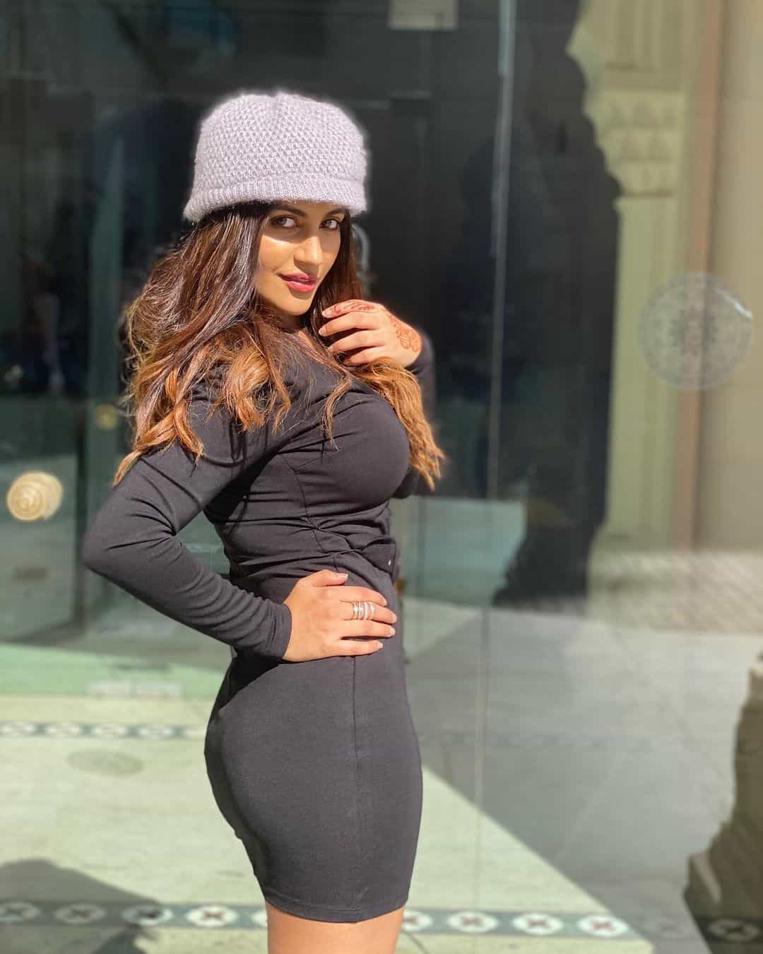 Actress yashika anandh hot photos in black dress without pant