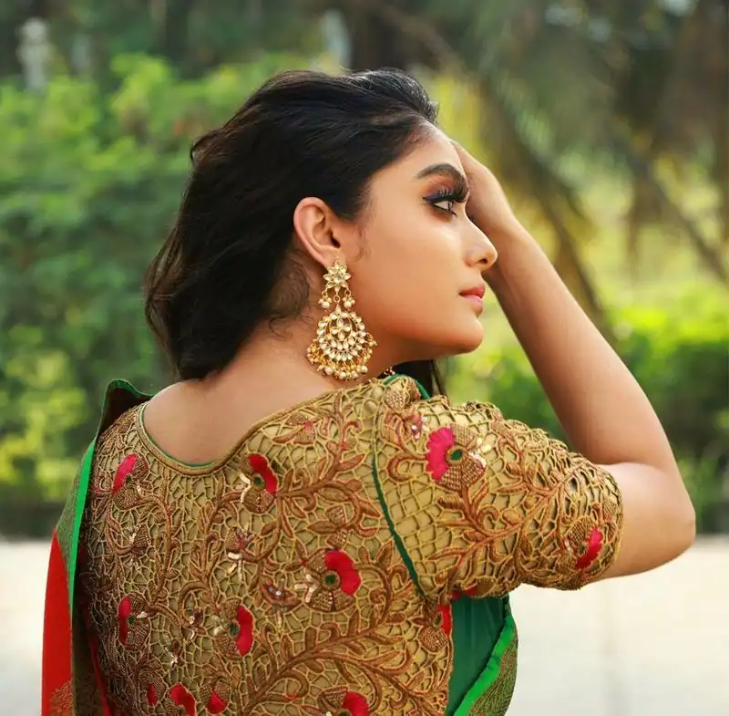 Bigg boss abirami venkatachalam hot photos in traditional saree goes viral on internet