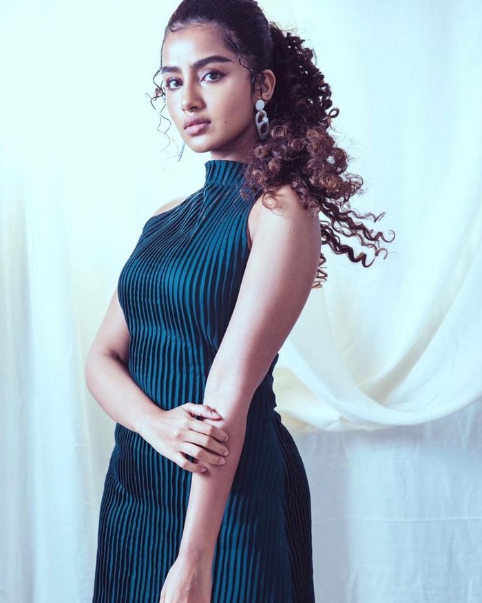 Actress anupama parameshwaran hot photos in blue shining dress