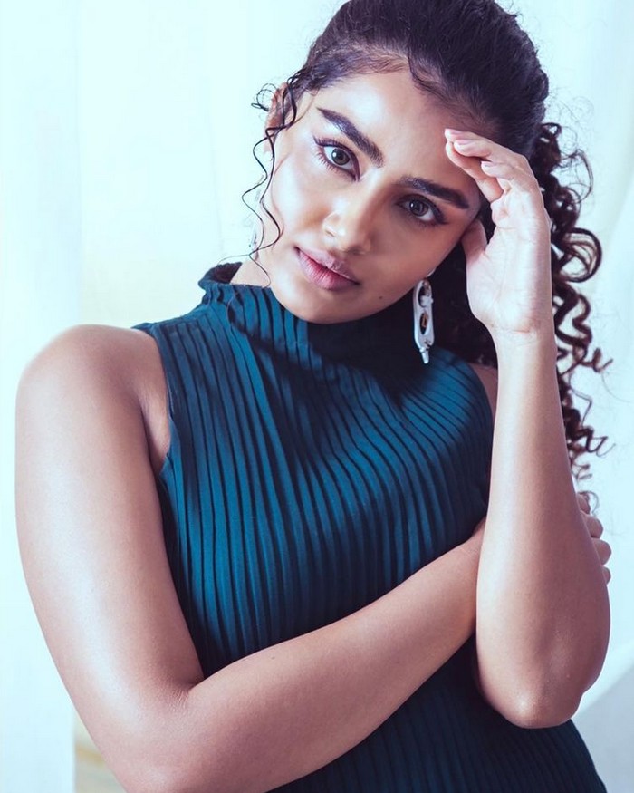 Actress anupama parameshwaran hot photos in blue shining dress