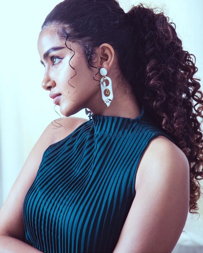 Actress anupama parameshwaran hot photos in blue shining dress