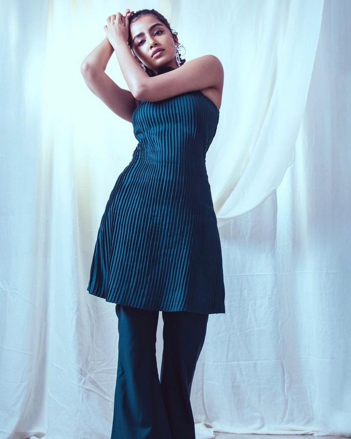 Actress anupama parameshwaran hot photos in blue shining dress