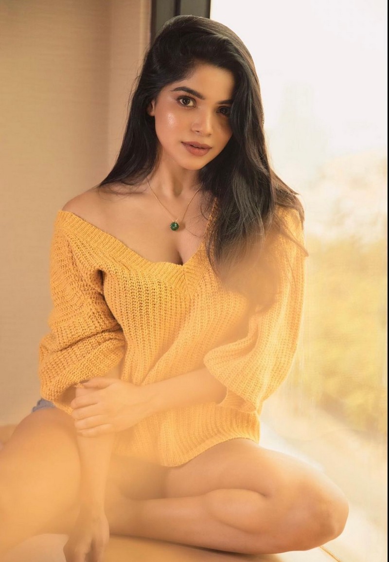 Actress divyabharathi hot photos in short trouser and yellow top