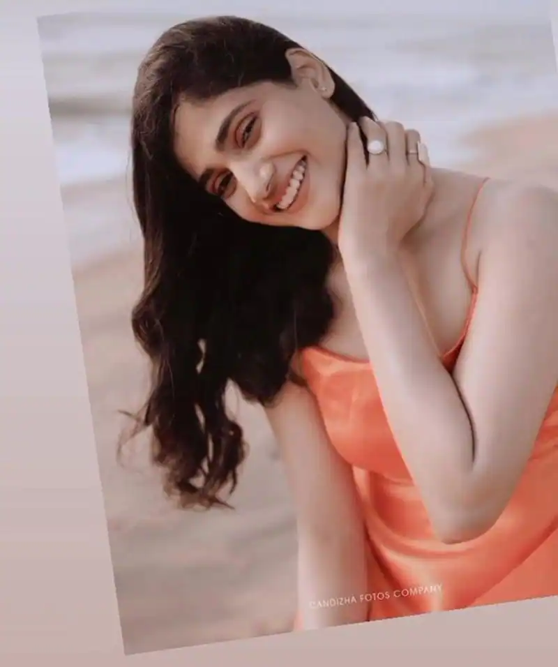 Bigg boss losliya hot latest photos in orange dress