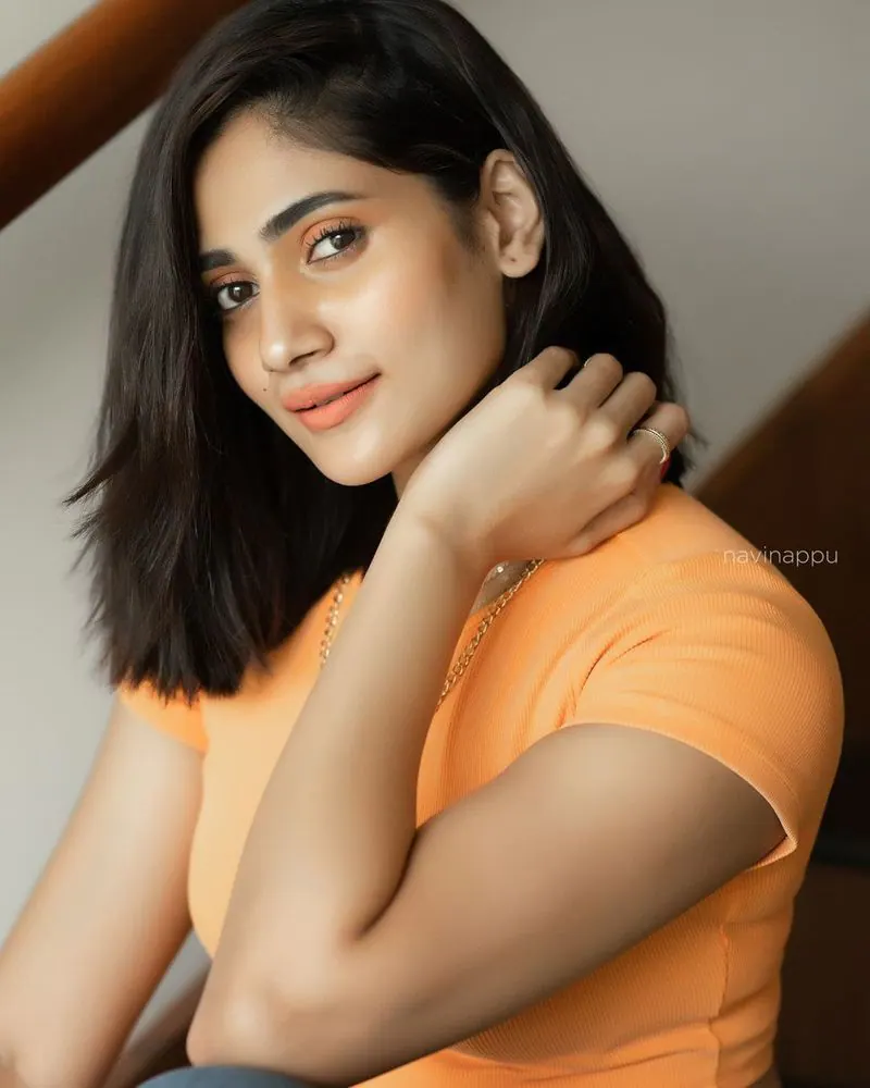 Bigg boss losliya hot latest photos in orange dress