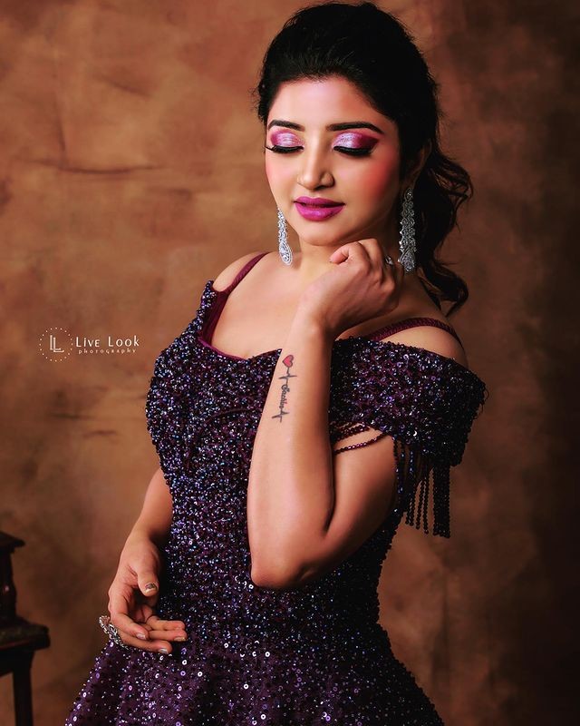 Serial actress mahalakshmi hot latest photoshoot in frock