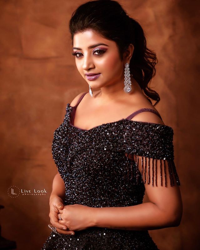 Serial actress mahalakshmi hot latest photoshoot in frock